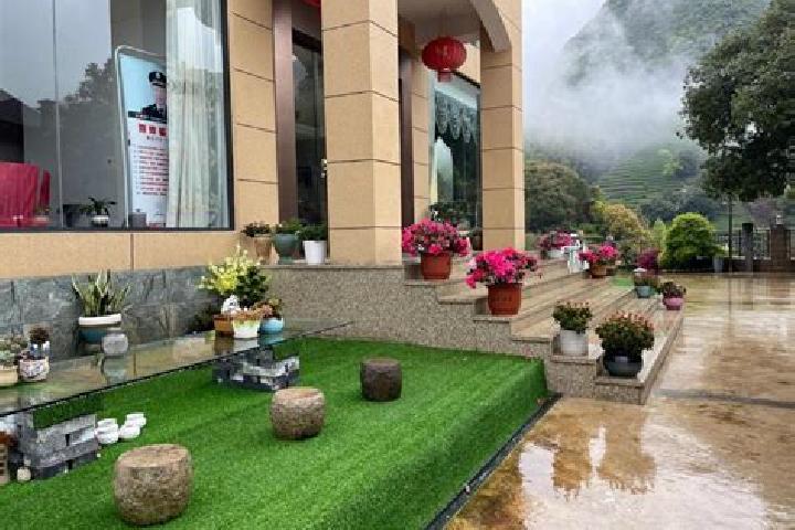 Escorts Miaoqian, China — Local Companions