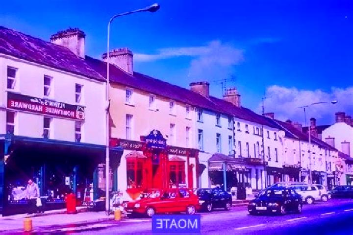 Escorts Moate, Ireland — Local Companions