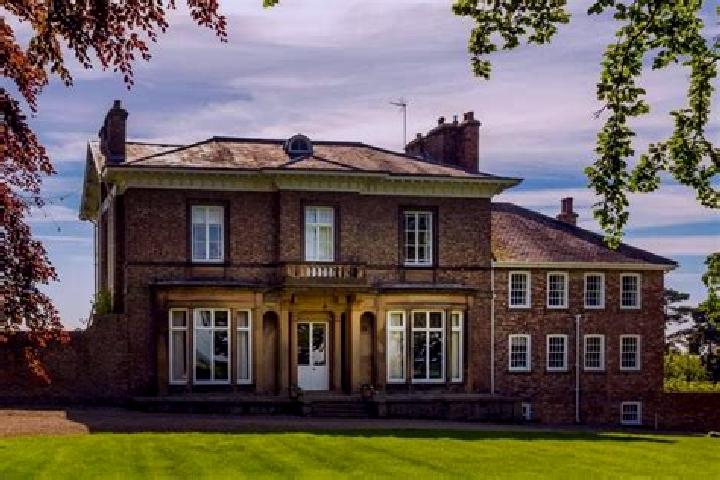 Escorts Monk Fryston, United Kingdom — Local Companions