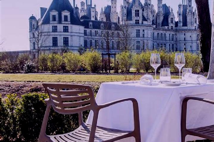 Escorts Mont-pres-Chambord, France — Local Companions
