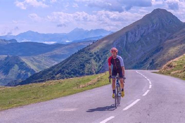 Escorts Montagne, France — Local Companions
