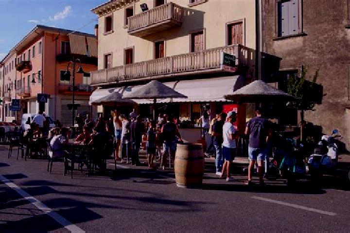 Escorts Montecchia di Crosara, Italy — Local Companions