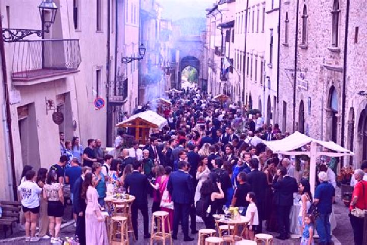 Escorts Monteleone di Spoleto, Italy — Local Companions