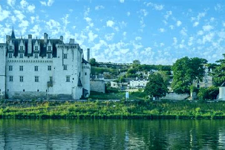 Escorts Montsoreau, France — Local Companions