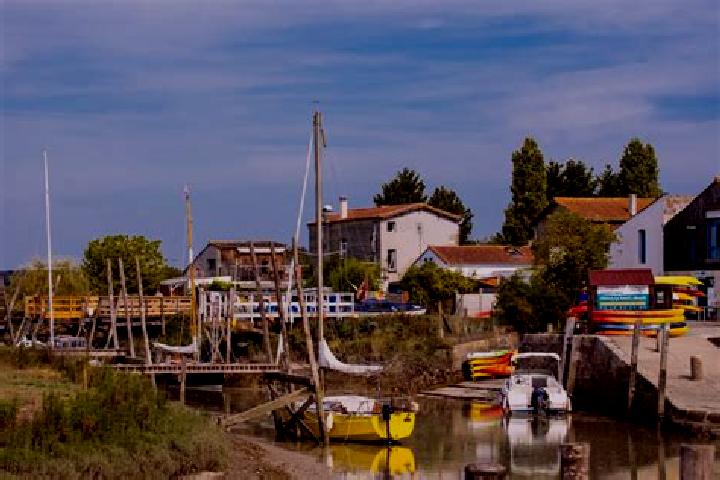 Escorts Mornac-sur-Seudre, France — Local Companions