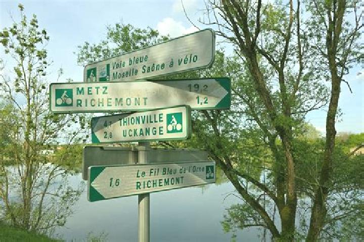 Escorts Moyeuvre-Grande, France — Local Companions