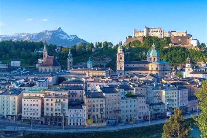 Escorts Muehlen, Austria — Local Companions