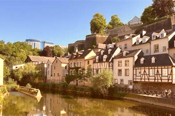 Escorts Muellendorf, Luxembourg — Local Companions