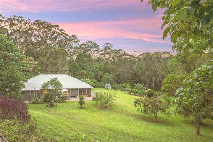Escorts Mullumbimby Creek, Australia — Local Companions
