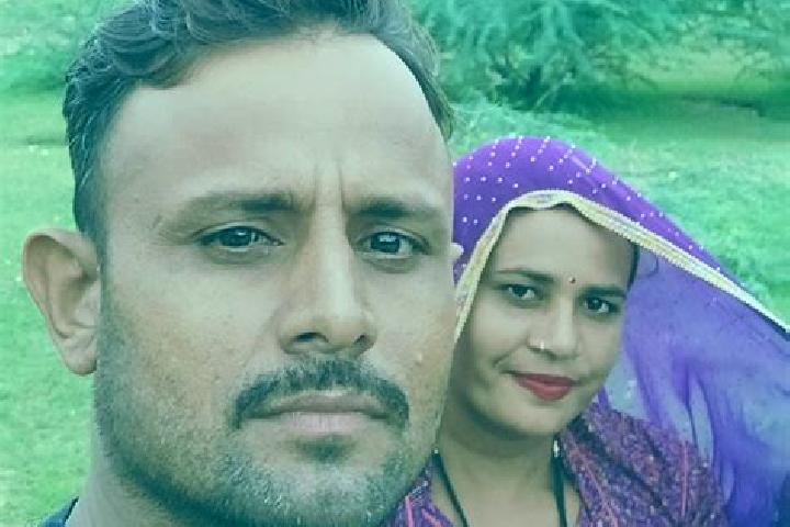 Escorts Mundwa, India — Local Companions
