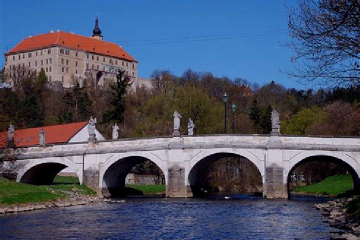 Escorts Namest nad Oslavou, Czech Republic — Local Companions