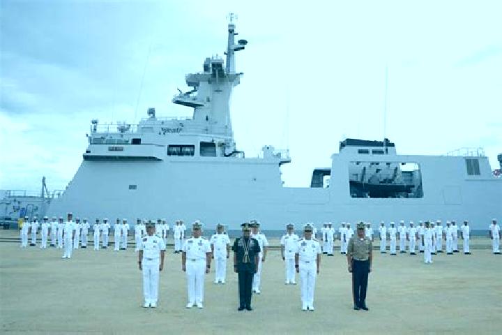 Escorts Naval, Philippines — Local Companions