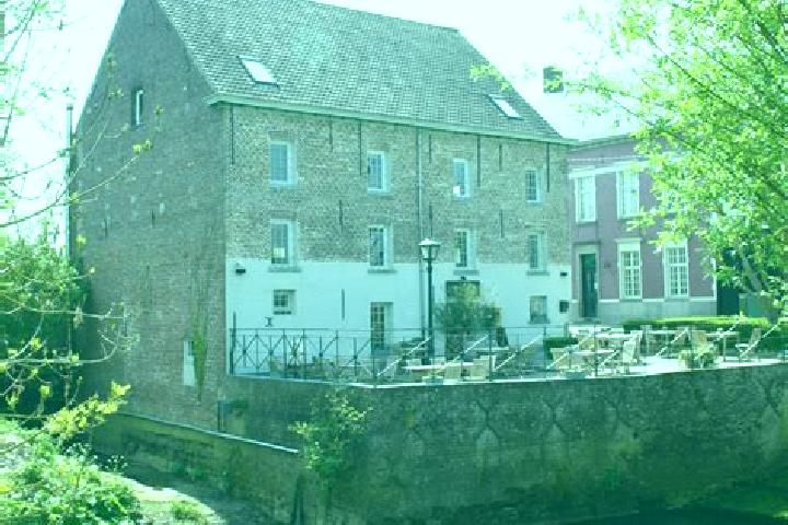 Escorts Nederzwalm-Hermelgem, Belgium — Local Companions