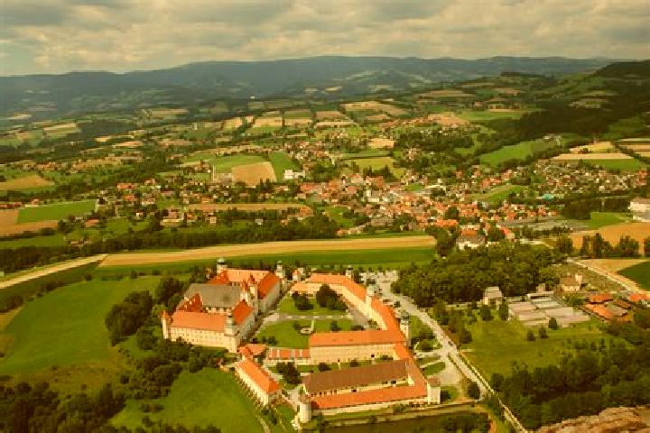 Escorts Neukirchen am Walde, Austria — Local Companions