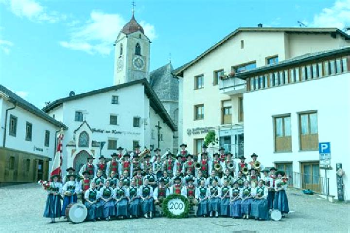 Escorts Neukirchen an der Voeckla, Austria — Local Companions