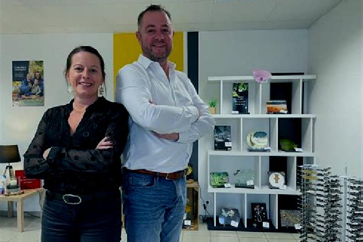 Escorts Neuville-en-Ferrain, France — Local Companions