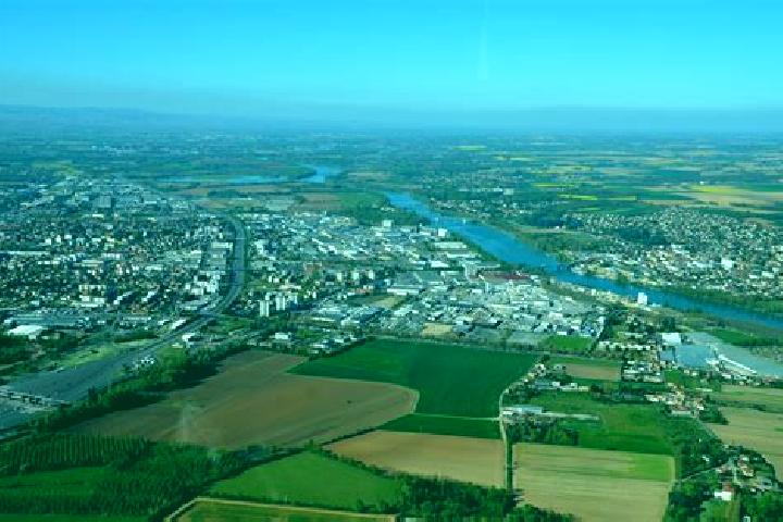 Escorts Neuville-sur-Saone, France — Local Companions