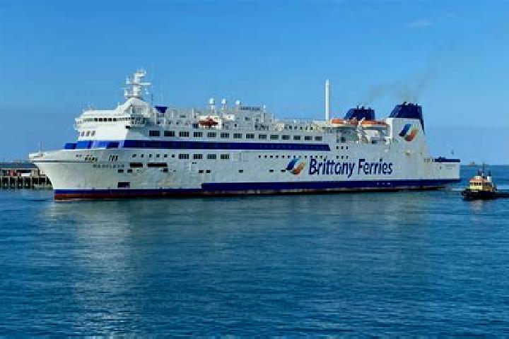 Escorts New Ferry, United Kingdom — Local Companions