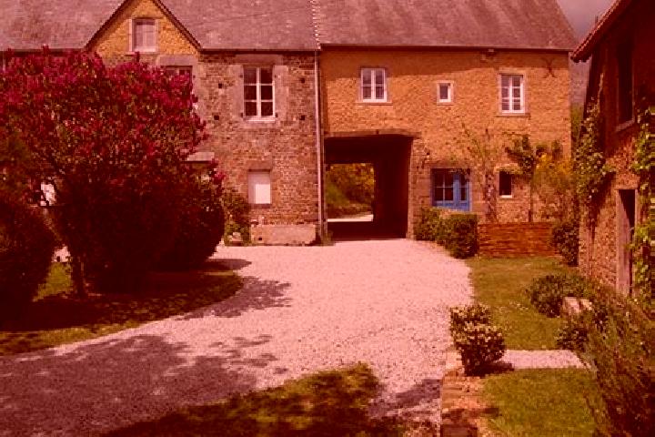 Escorts Notre-Dame-de-Cenilly, France — Local Companions