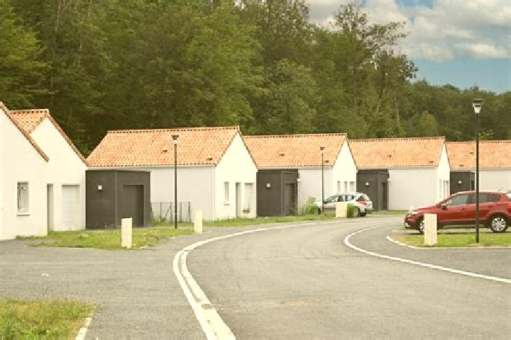 Escorts Notre-Dame-de-Sanilhac, France — Local Companions