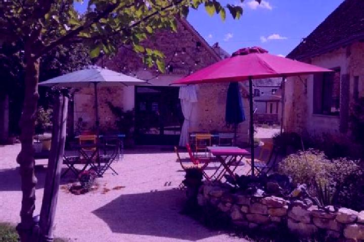 Escorts Nouans-les-Fontaines, France — Local Companions