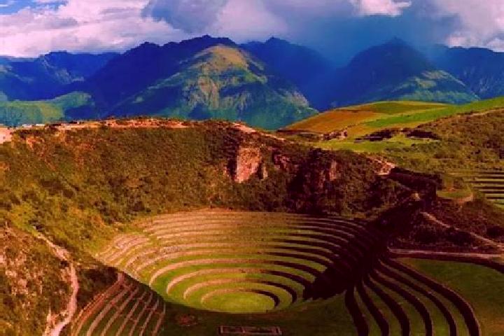 Escorts Obas, Peru — Local Companions