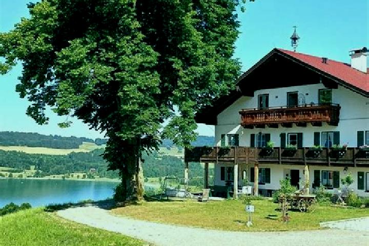 Escorts Oberhofen am Irrsee, Austria — Local Companions