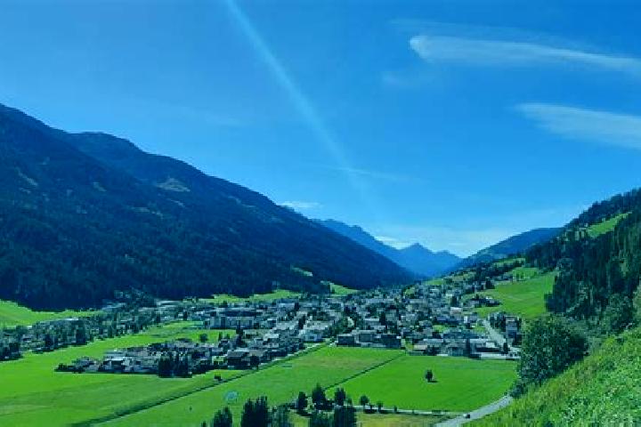 Escorts Oberndorf in der Ebene, Austria — Local Companions