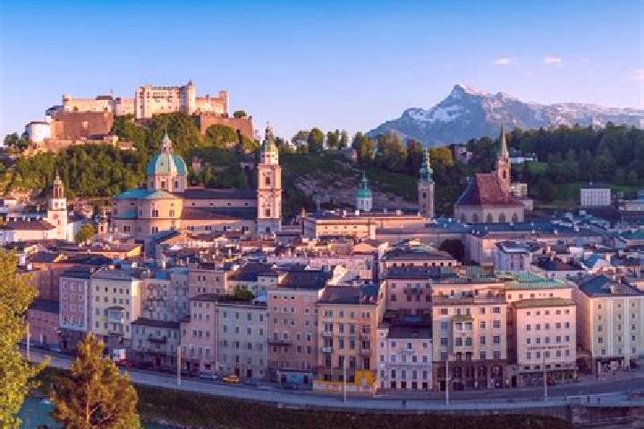 Escorts Oberneukirchen, Austria — Local Companions