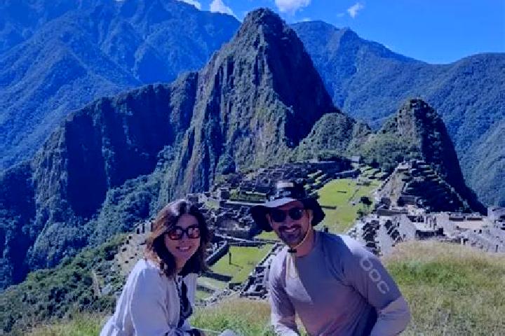 Escorts Ocoruro, Peru — Local Companions