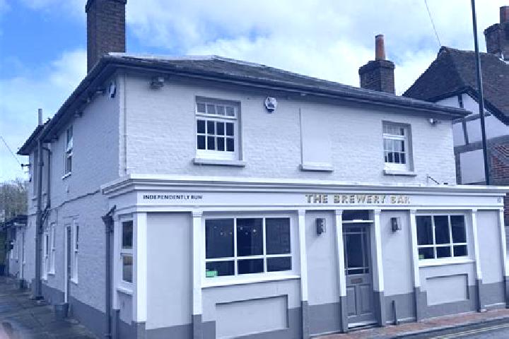 Escorts Odiham, United Kingdom — Local Companions