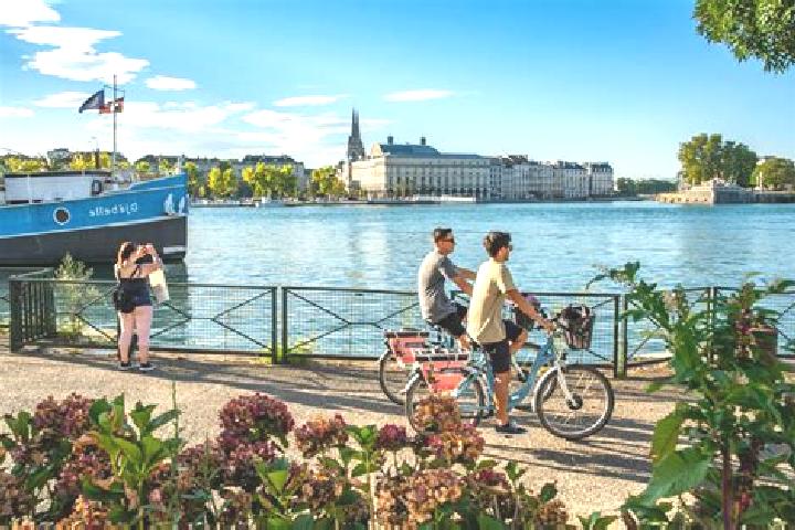 Escorts Orthevielle, France — Local Companions