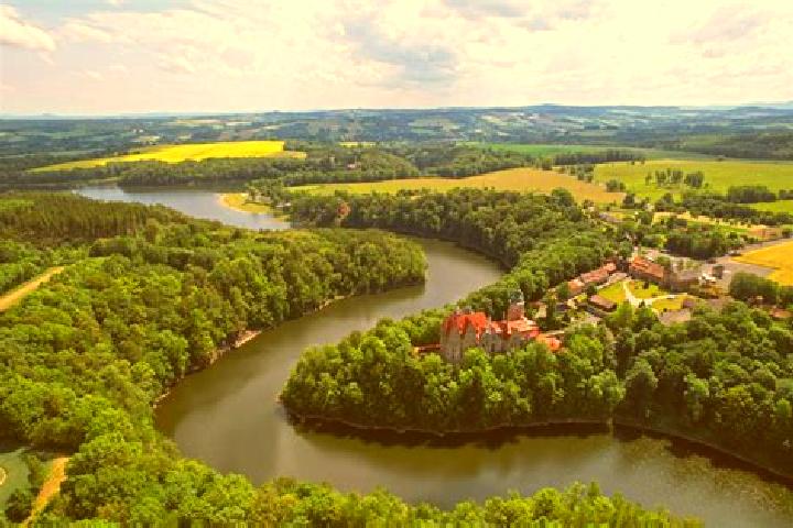 Escorts Osiecznica, Poland — Local Companions