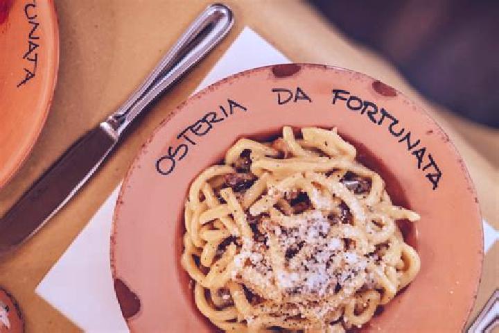 Escorts Osteria della Fontana, Italy — Local Companions