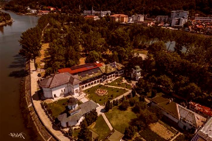 Escorts Ostrovu, Romania — Local Companions