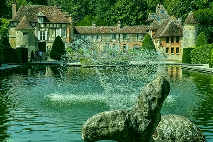 Escorts Ouilly-le-Vicomte, France — Local Companions