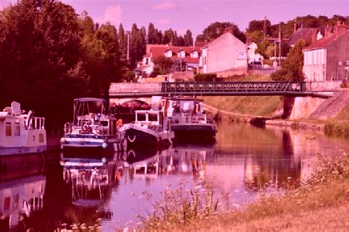 Escorts Ouzouer-sur-Loire, France — Local Companions