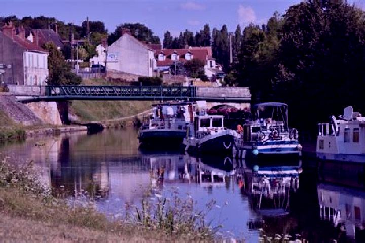 Escorts Ouzouer-sur-Trezee, France — Local Companions
