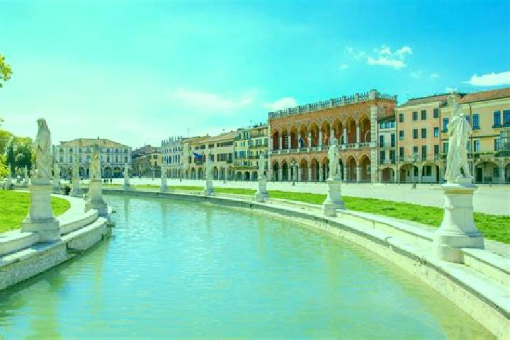 Escorts Padola, Italy — Local Companions