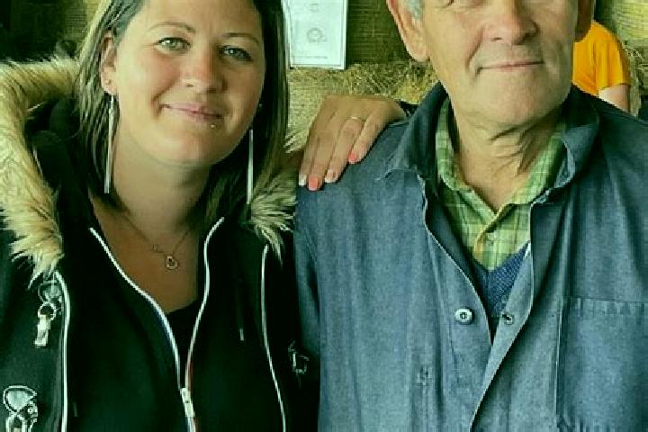 Escorts Parennes, France — Local Companions