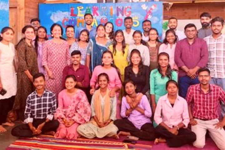 Escorts Parola, India — Local Companions
