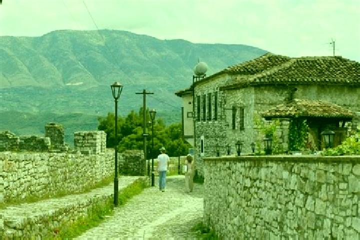 Escorts Paskuqan, Albania — Local Companions