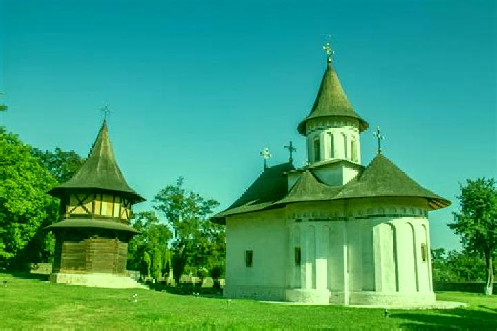 Escorts Patrauti, Romania — Local Companions