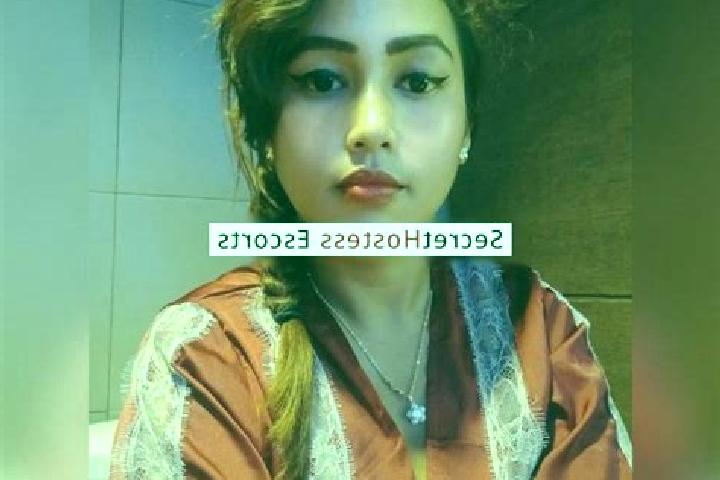 Escorts Pau, Indonesia — Local Companions