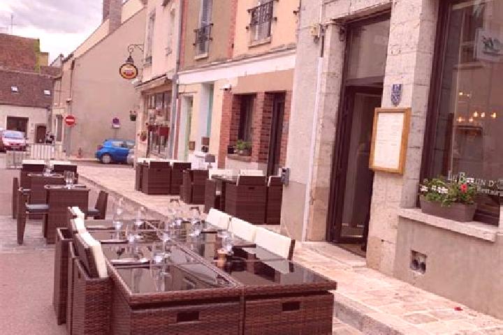 Escorts Paucourt, France — Local Companions