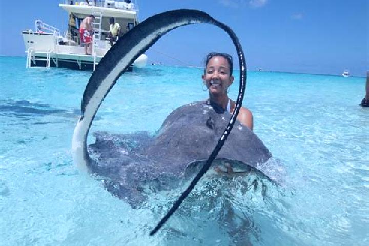 Escorts Pease Bay, Cayman Islands — Local Companions