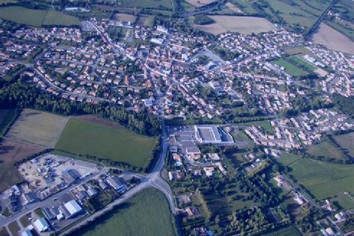 Escorts Pellouailles-les-Vignes, France — Local Companions