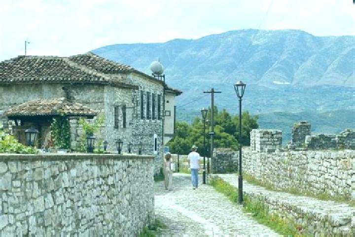 Escorts Perrenjas-Fshat, Albania — Local Companions