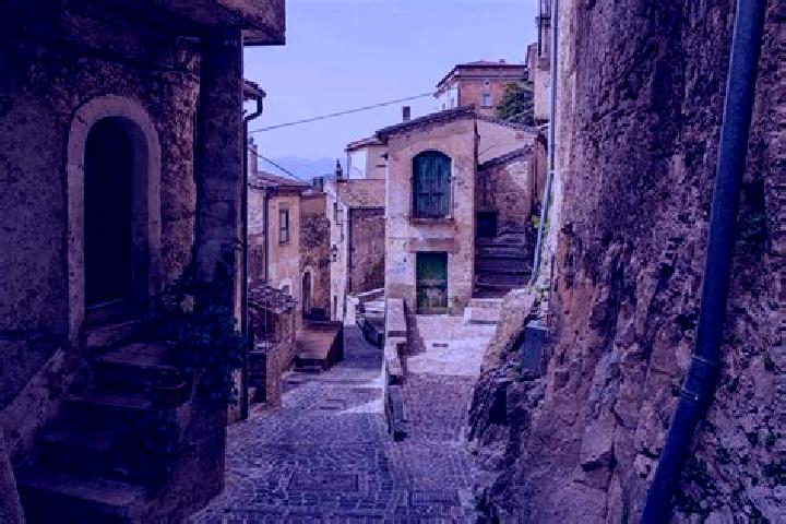 Escorts Pesche, Italy — Local Companions