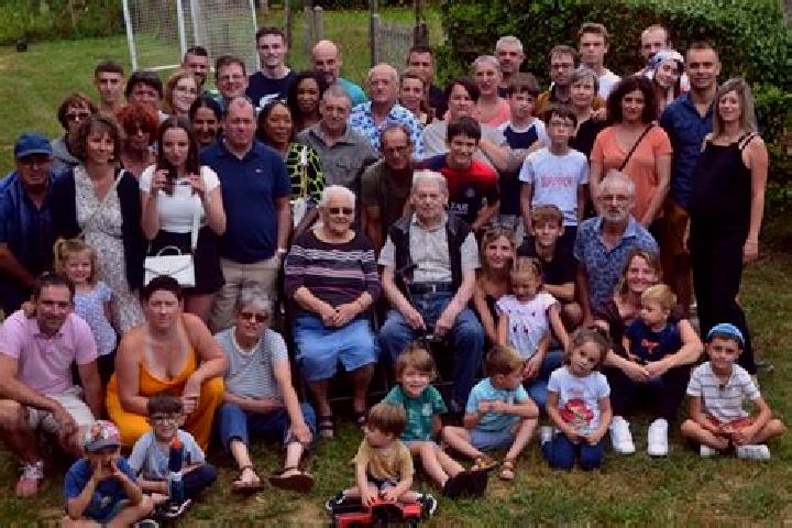 Escorts Peyrat-de-Bellac, France — Local Companions